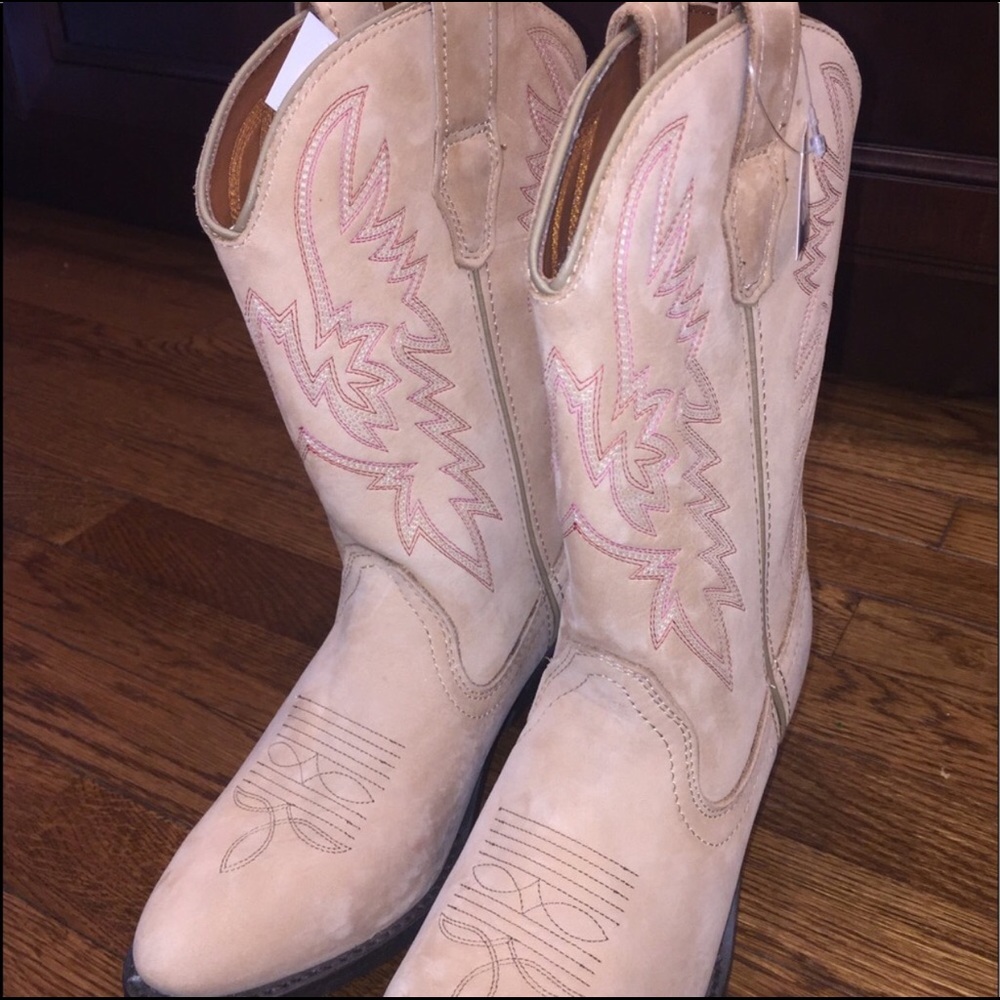 COWGIRL BOOTS NEVER WORN